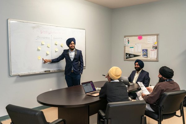 What Are the Latest Marketing Trends Transforming UK Businesses?